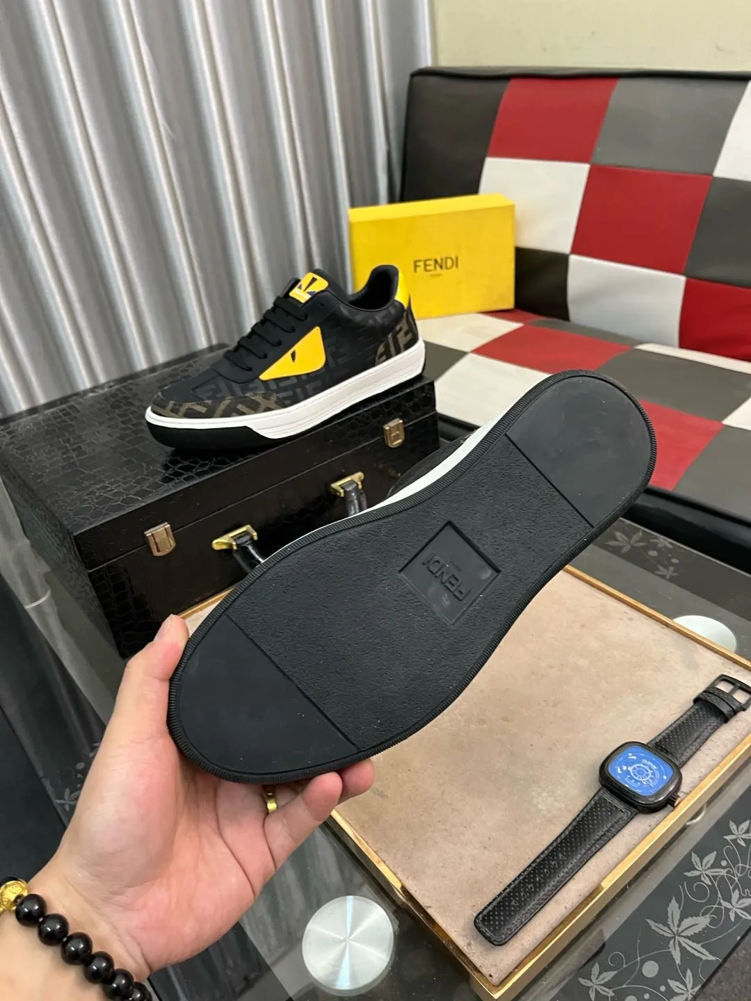 Men's shoes 💰400⌚️⌚️[fendi] Fendi classic and comfortable men, this complex sneaker is made of soft calfskin➕genuine leather lining➕original ultra-light rubber material with rough outsole. This unique and light style is suitable for the casual and refined sensibility of this season. It is comfortable and natural on the feet. It is an everyday style for casual travel in autumn and winter! 38−443️⃣colors available
